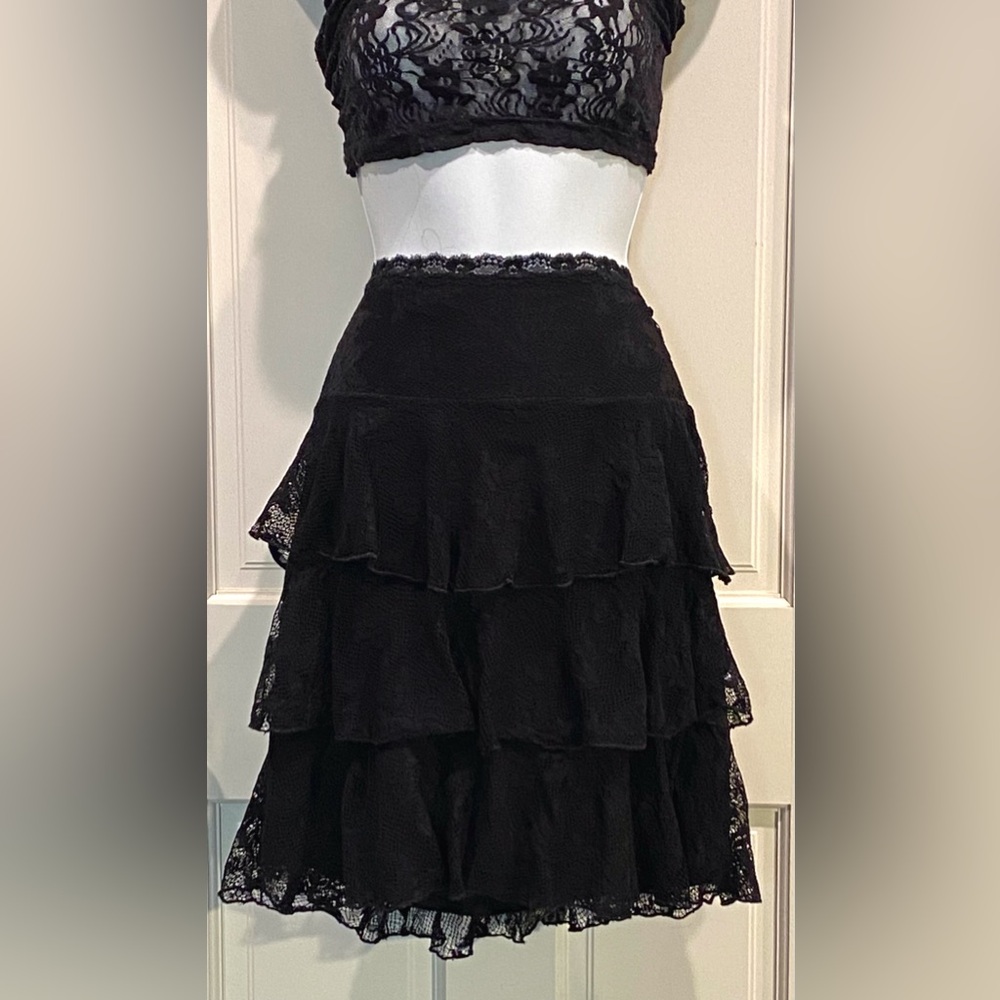 Flirty multi layered black lace mini skirt - Picture 6 of 15